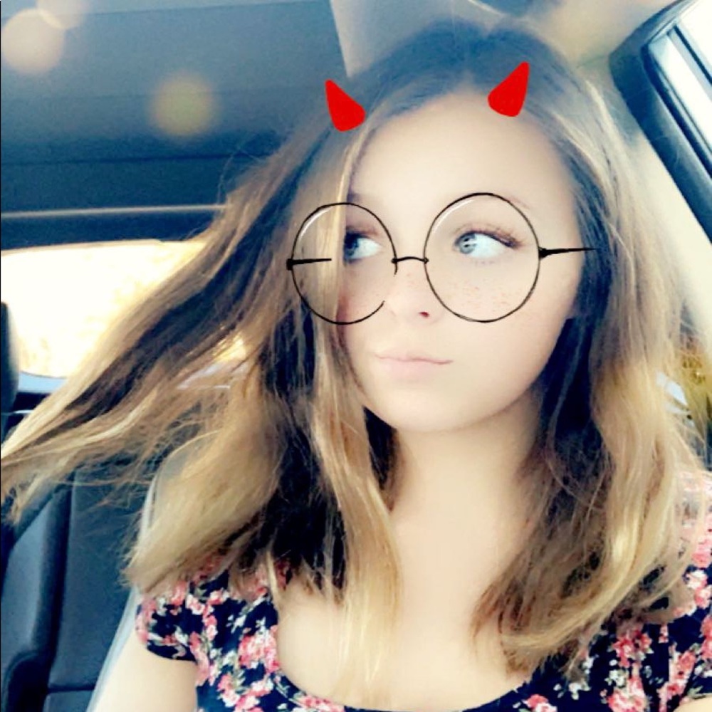 Meet your Posher, Danielle